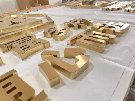 贵港拉丝不锈钢字的特点。